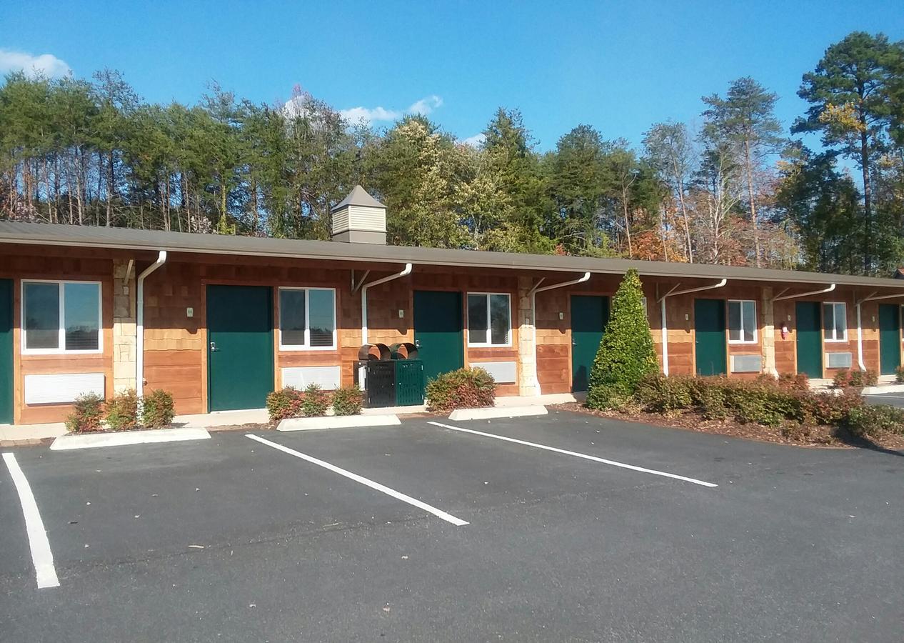 Tryon Resort Mill Spring Exterior photo